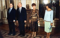 Ф.Миттеран, М.С.Горбачев, Р.М.Горбачева, Д.Миттеран. Париж. 2 октября 1985