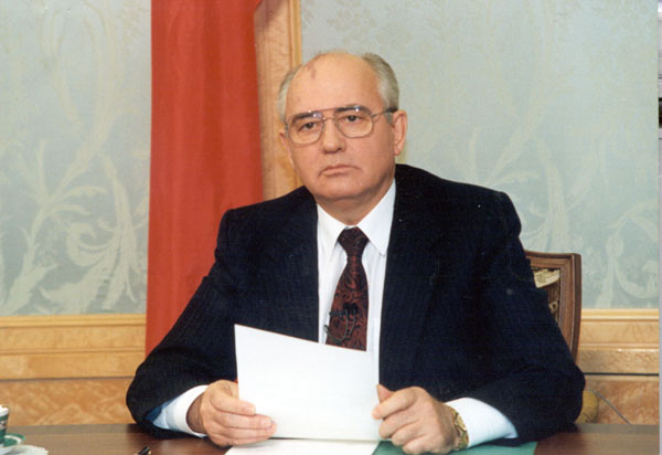 Mikhail Gorbachev reading his resignation statement on the national television, December 25, 1991
