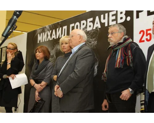 	 Слева направо: О.Свиблова, О.Здравомыслова, И.Вирганская, М.Горбачев, Ю.Рост