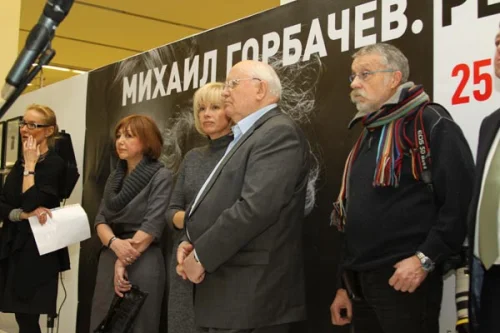 	 Слева направо: О.Свиблова, О.Здравомыслова, И.Вирганская, М.Горбачев, Ю.Рост