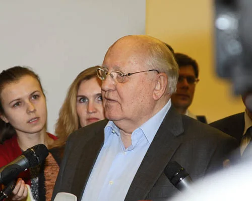 Пресс-конференция М.С.Горбачева перед открытием выставки