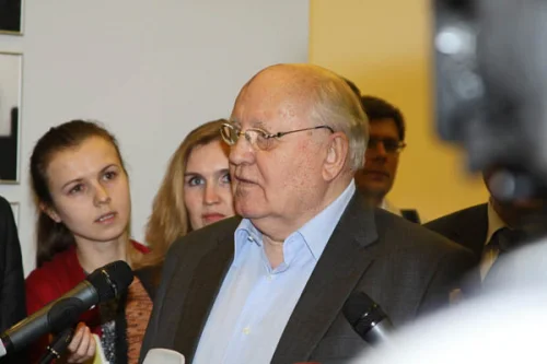 Пресс-конференция М.С.Горбачева перед открытием выставки