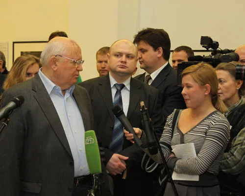 	 Пресс-конференция М.С.Горбачева перед открытием выставки