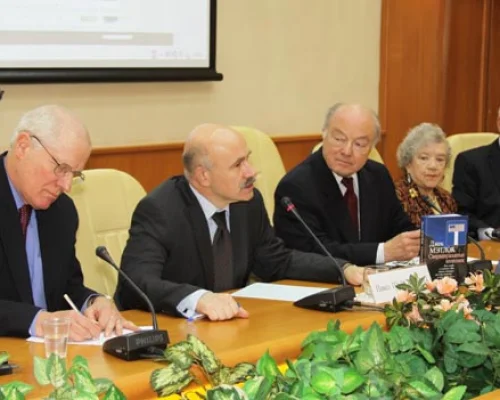 Презентация своей книги Дж. Мэтлока в Горбачев-Фонде. Слева направа: Билл Таубман, Павел Палажченко, Дж. Мэтлок, Татьяна Кудрявцева, Борис Лихачев