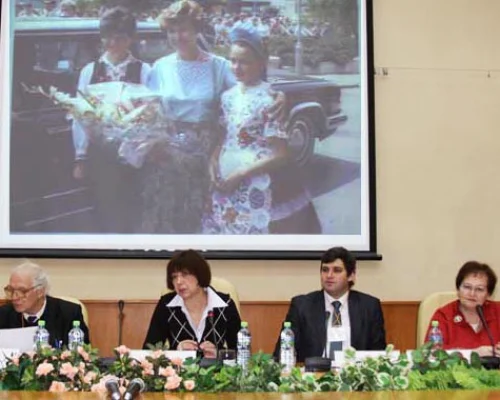 Слева направо: Б.Л.Альтшулер, О.М.Здравомыслова, А.М.Спивак, М.О.Егорова