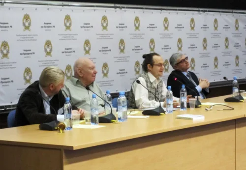 Слева направо: В.Жарков, Т.Шанин, В.Малахов (МВШСЭН), А.Филиппов (ВШЭ)