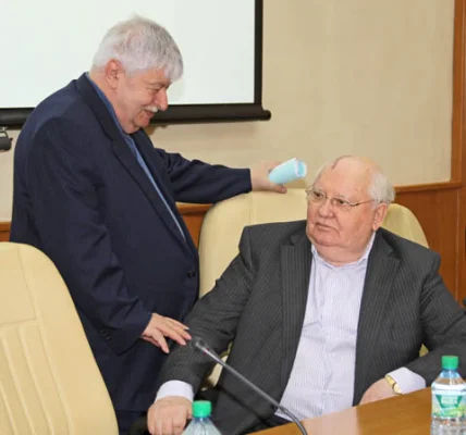 Г.Х.Попов, М.С.Горбачев