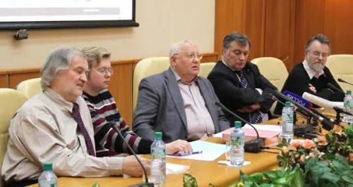 	 Пресс-конференция. Слева направо: В.В.Игрунов, Е.В.Коновалов, М.С.Горбачев, М.И.Кузнецов, П.М.Кудюкин
