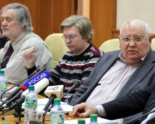 Пресс-конференция. Слева направо: В.В.Игрунов, Е.В.Коновалов, М.С.Горбачев, М.И.Кузнецов, П.М.Кудюкин