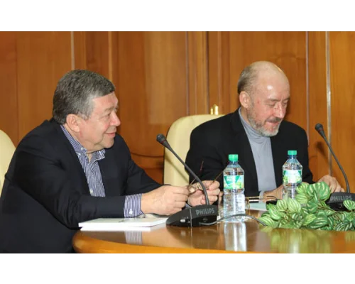 Слева направо: Р.С.Гринберг, В.И.Мироненко