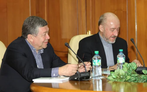 Слева направо: Р.С.Гринберг, В.И.Мироненко