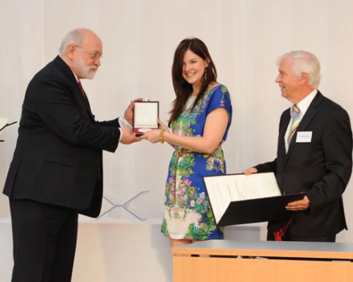 Церемония вречения премии. Слева направо: Бруно Редекер, председатель Правления Фонда им. К.Ф. фон Вайцзеккера, Анастасия Вирганская, Томас Герниц, председатель правления Общества К.Ф.Вайцзеккера