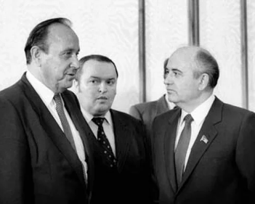 	 Ганс-Дитрих Геншер и Михаил Горбачев перед началом переговоров. 21.07.1986