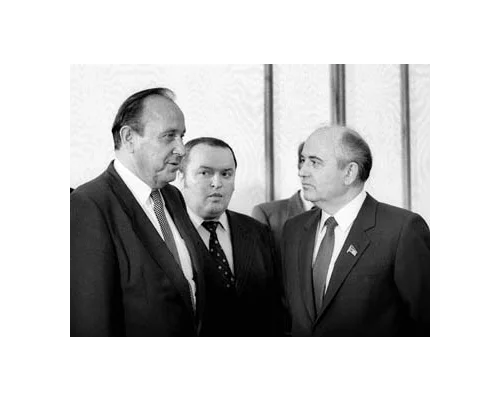 	 Ганс-Дитрих Геншер и Михаил Горбачев перед началом переговоров. 21.07.1986
