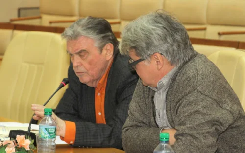Слева направо: Г.Остроумов, В.Хамраев