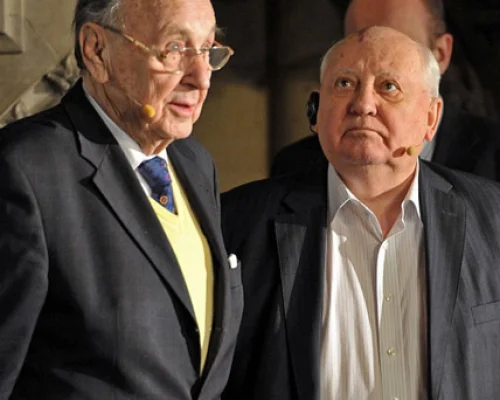 Ганс-Дитрих Геншер и Михаил Горбачев на презентации книги. Лейпциг, 15 марта 2013 г.