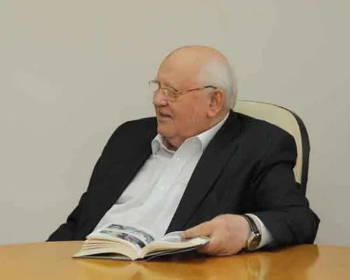 Михаил Горбачев