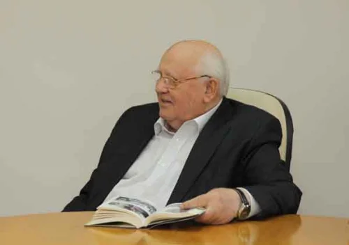 Михаил Горбачев