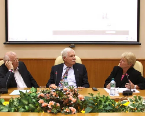 Михаил Горбачев, Тед Тернер, Гру Харлем Брунтланд