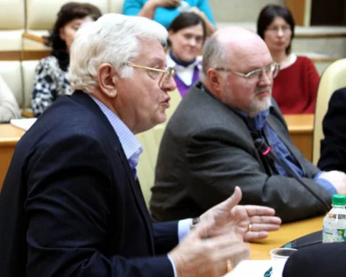 Слева направо: Ю.М.Комаров (вице-президент Российской медицинской ассоциации), П.А.Воробьев (профессор ПМГМУ)