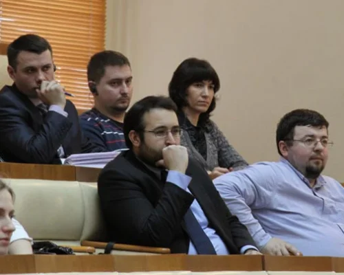 В зале конференции