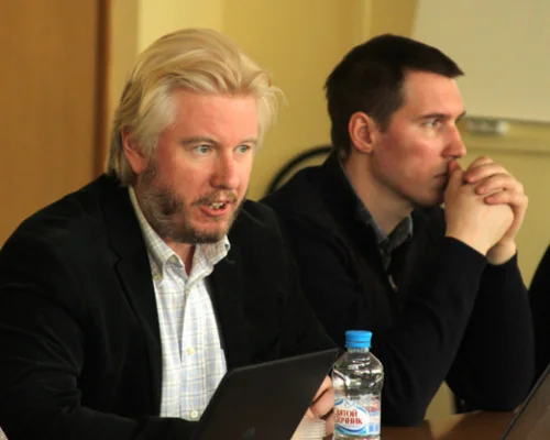 Василий Жарков (слева)