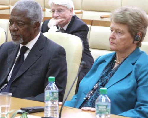 Кофи Аннан и Гру Харлем Брунтланд