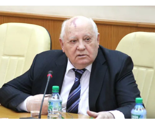 Михаил Горбачев