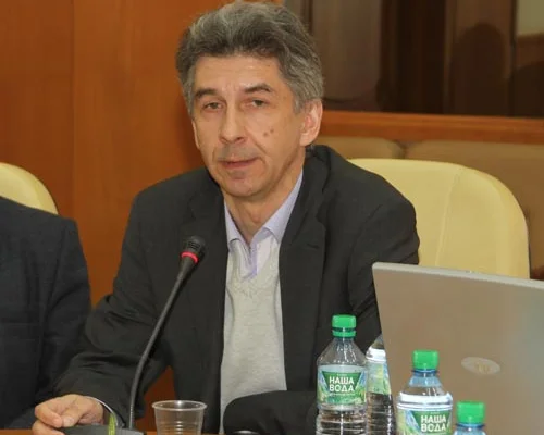 Дмитрий Маслов