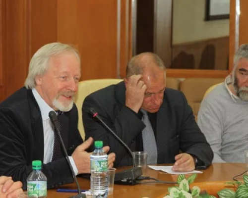 	 Слева направо: Михаил Афанасьев, Александр Аузан, Владимир Кржевов