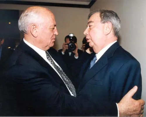 М.С.Горбачев и Е.М.Примаков. 2 марта 2001