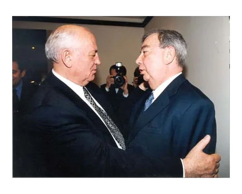 М.С.Горбачев и Е.М.Примаков. 2 марта 2001