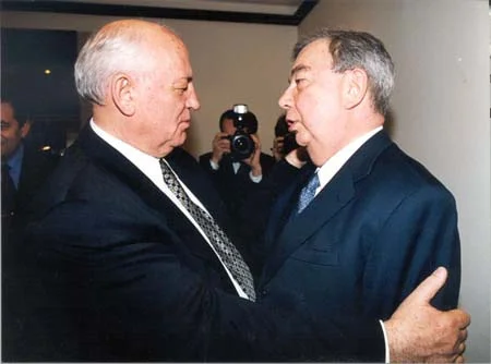 М.С.Горбачев и Е.М.Примаков. 2 марта 2001
