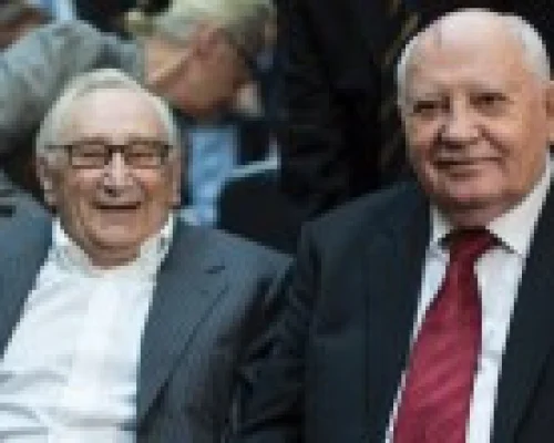 Эгон Бар и Михаил Горбачев/ Фото 