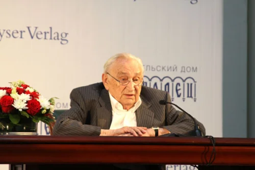 Эгон Бар