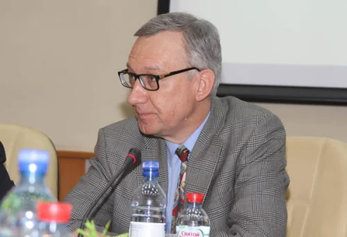 Андрей Захаров
