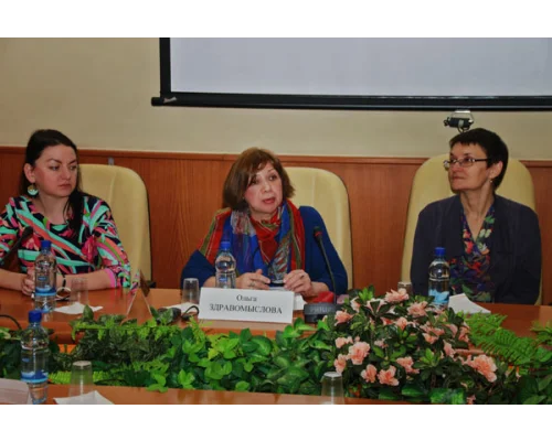 Слева направо: Ирина Костерина, Ольга Здравомыслова, Елена Ярская-Смирнова