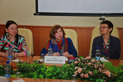 Слева направо: Ирина Костерина, Ольга Здравомыслова, Елена Ярская-Смирнова