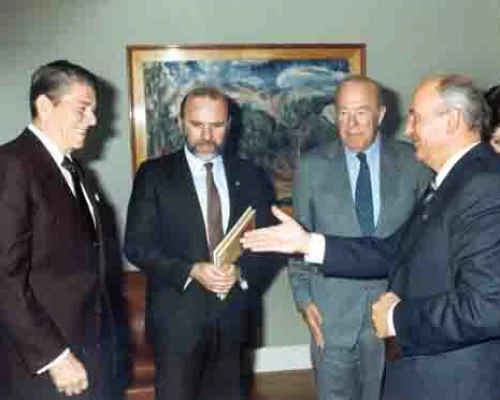 Советско-американская встреча. Рейкьявик. Р.Рейган, Дж. Шульц и М.С. Горбачев. 11 октября 1986