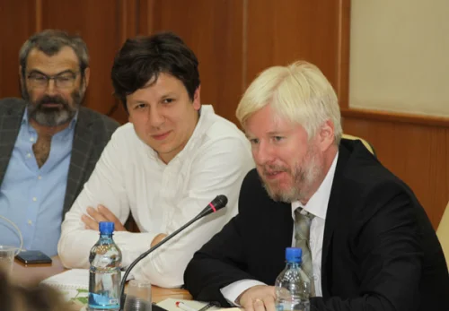 	 Слева направо: Аркадий Дубнов, Марк Симон, Василий Жарков