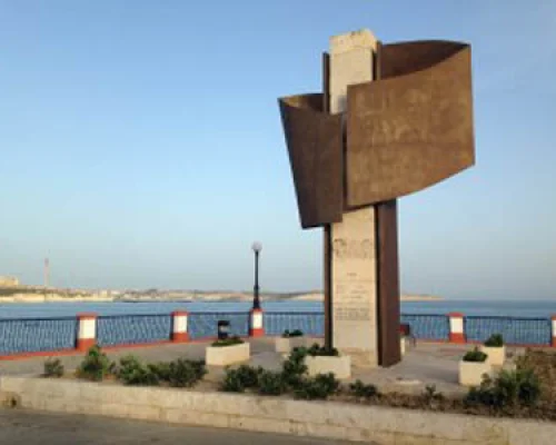 Памятник, установленный на Мальте в честь окончания холодной войны