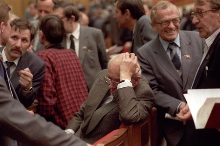 А.Д. Сахаров в перерыве между заседаниями. Май-июнь 1989 г.