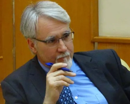 Роберт Инглиш (Университет Южной Калифорнии)