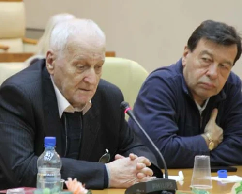 Вадим Межуев (Институт философии РАН) и Евгений Гонтмахер (ИМЭМО РАН)