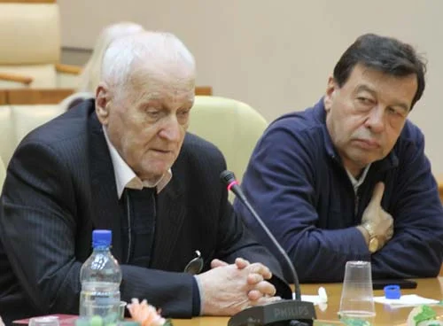 Вадим Межуев (Институт философии РАН) и Евгений Гонтмахер (ИМЭМО РАН)