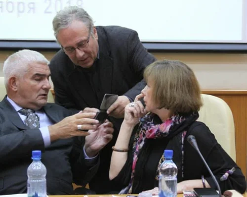 	 Андрей Рябов (ИМЭМО РАН), Александр Шумилин (Институт Европы РАН) и Ольга Здравомыслова (Горбачев-Фонд)