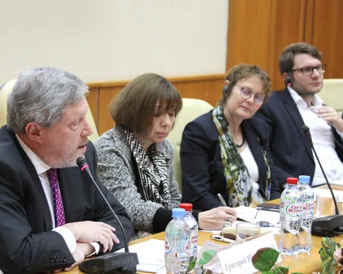 Слева направо: Григорий Явлинский, Ольга Здравомыслова, Клаудия Кроуфорд, Мариан Вендт