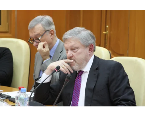 Андрей Захаров, Григорий Явлинский