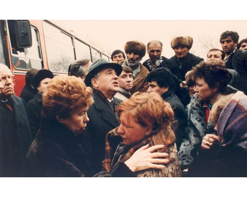 М.С. и Р.М. Горбачевы. Спитак. Армения. 10 декабря 1988