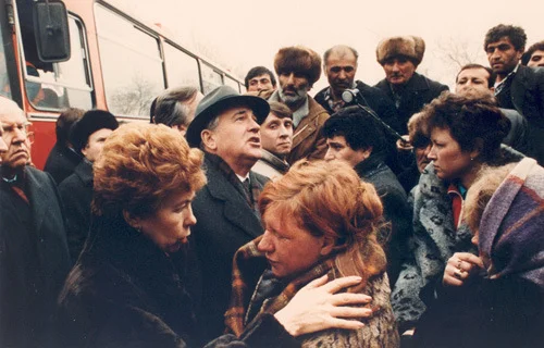 М.С. и Р.М. Горбачевы. Спитак. Армения. 10 декабря 1988